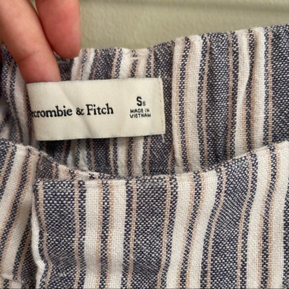 A&F Linen-Blend Pleaded Wide Ultra High Rise Pant - Picture 5 of 8